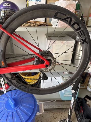 Used Cadex 42 DISC 2023 bike — image 5 of 9