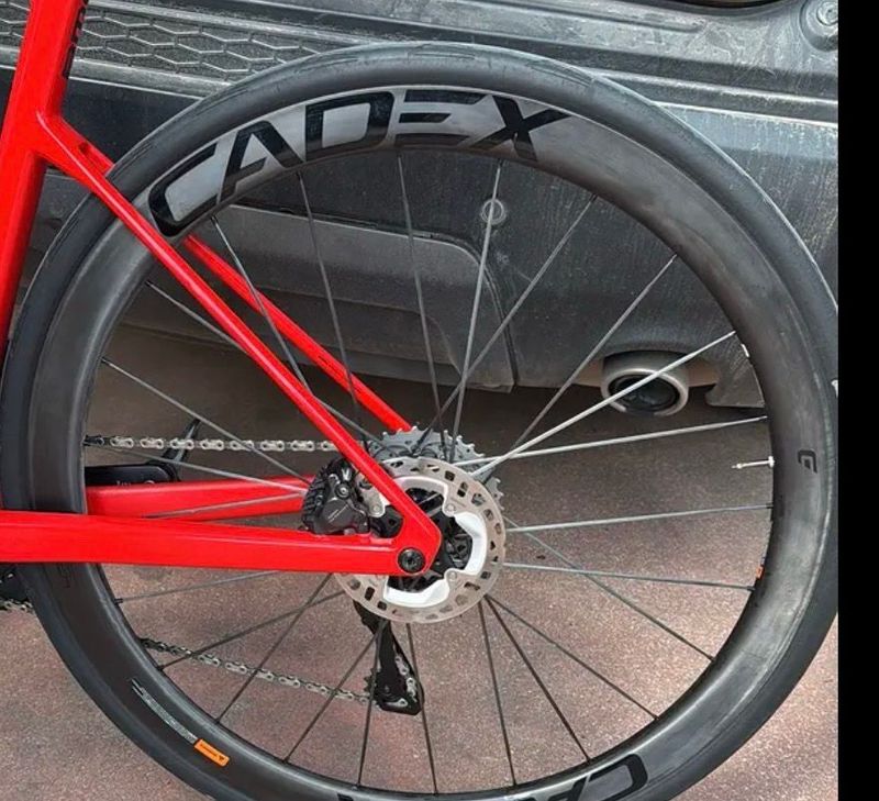 Used Cadex 42 DISC 2023 bike — image 2 of 9