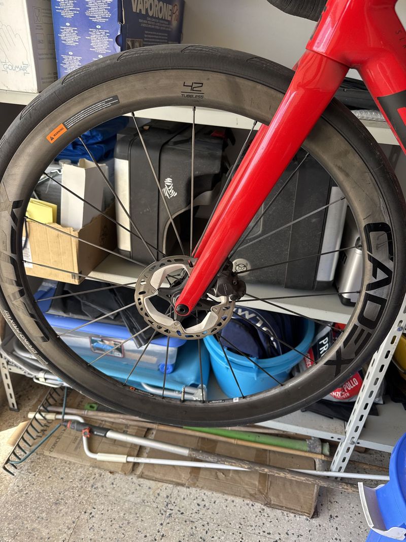 Used Cadex 42 DISC 2023 bike — image 6 of 9