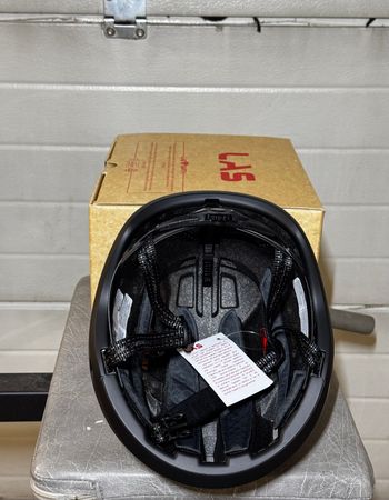Used Las helmets casco bici da strada 2024 bike — image 6 of 8