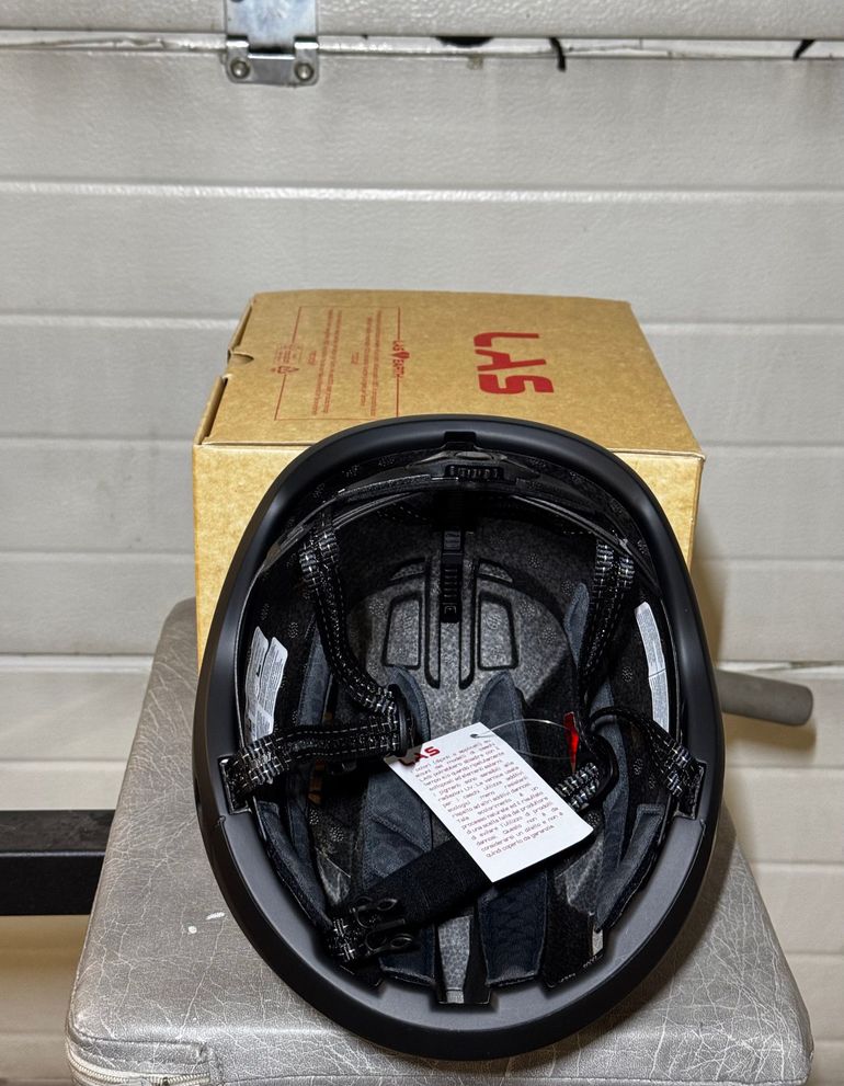Used Las helmets casco bici da strada 2024 bike — image 6 of 8
