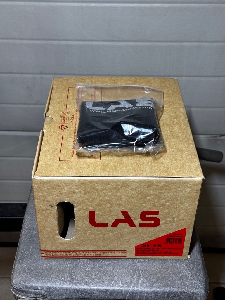 Used Las helmets casco bici da strada 2024 bike — image 7 of 8