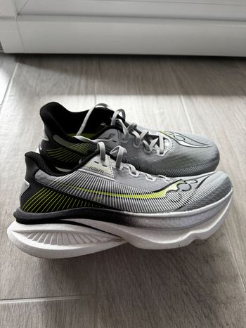 Saucony, Endorphin Azura