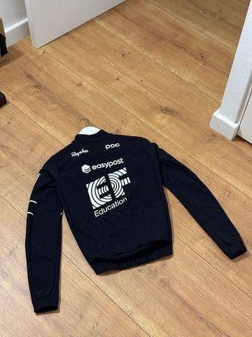 Used Rapha XS Pro Team Winter Jacket 2025 bike — image 3 of 6