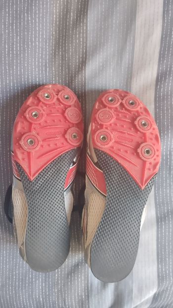 Used Decathlon Zapatillas atletismo clavos Talla 35 bike — image 2 of 6