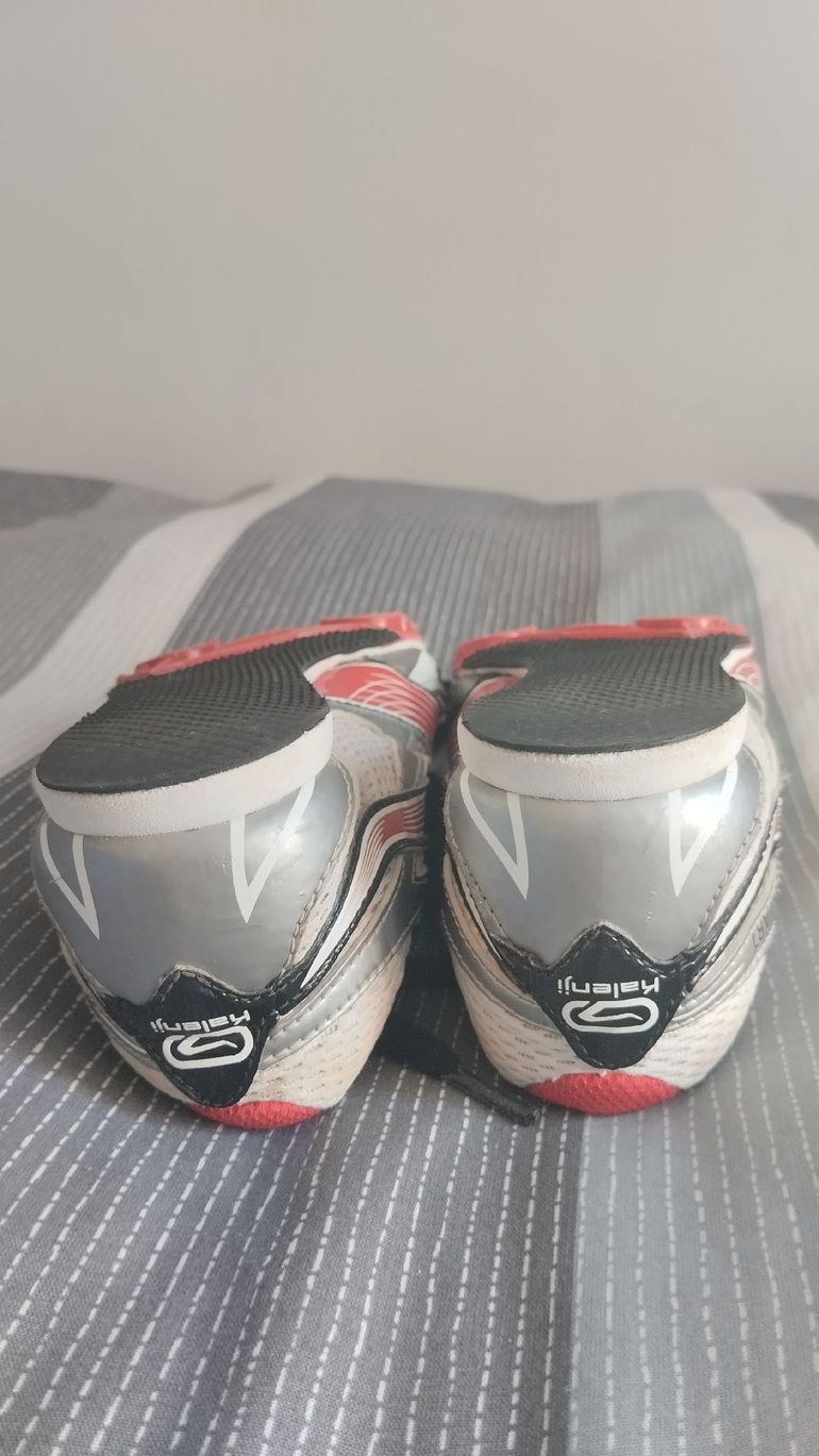 Used Decathlon Zapatillas atletismo clavos Talla 35 bike — image 6 of 6