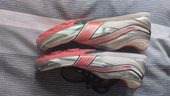Used Decathlon Zapatillas atletismo clavos Talla 35 bike — image 4 of 6