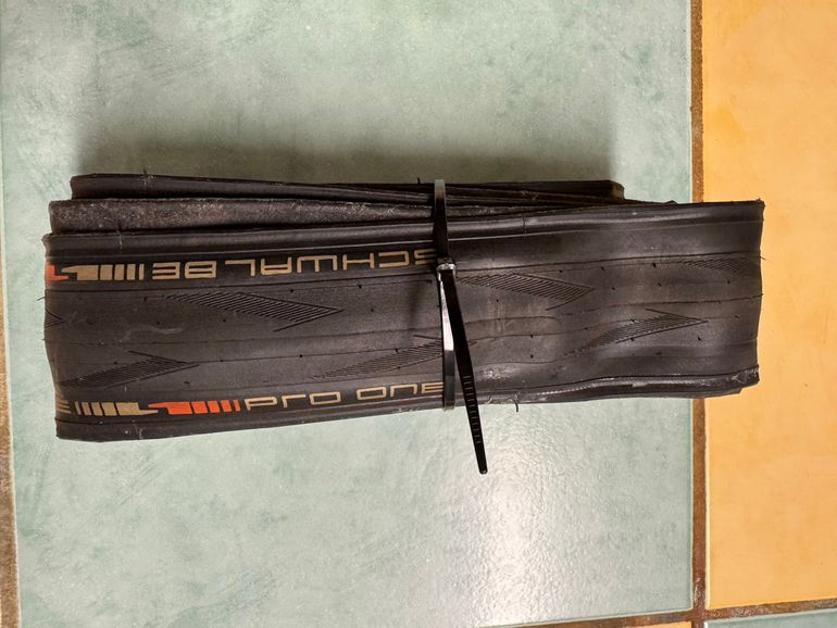 Used Schwalbe 2 pneus PRO ONE 25mm bike — image 1 of 2