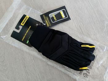 Used Mavic Cosmic Pro Wind Glove bike — image 1 of 3