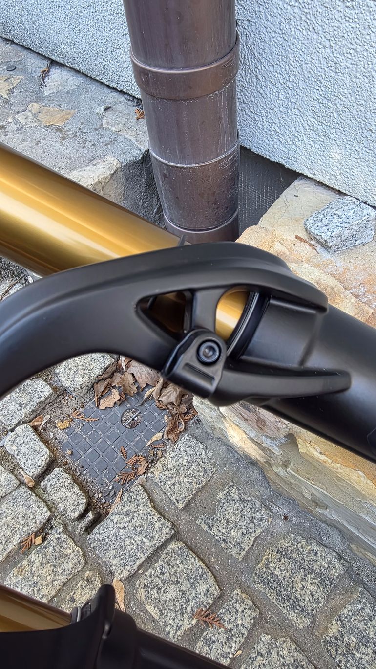 Used Fox 36 GRIP X Factory 2026 bike — image 4 of 9