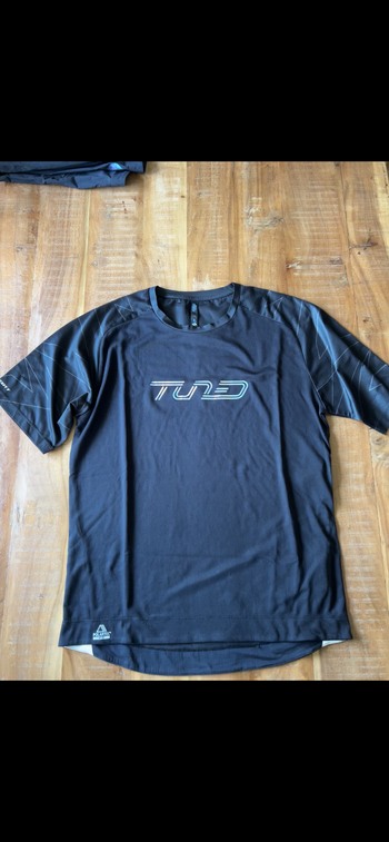 Scott, Tuned Shirt
