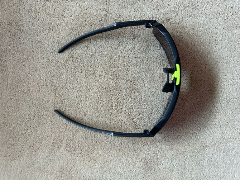 Used Oakley Gafas de sol Verde oscuro, Verde 2025 bike — image 3 of 5