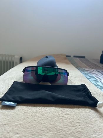 Used Oakley Gafas de sol Verde oscuro, Verde 2025 bike — image 5 of 5