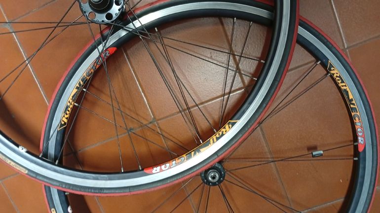 Used Rolf Vector Wheelset bike — image 2 of 5