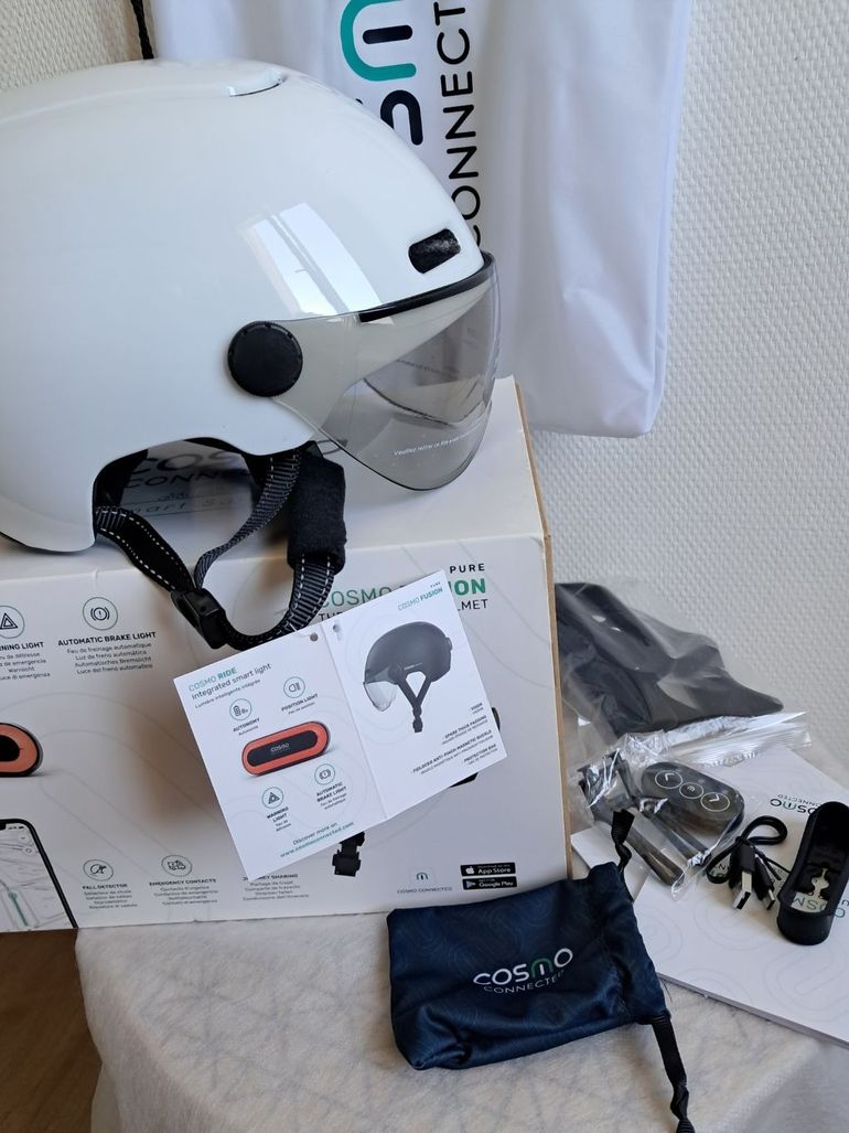 Used Cosmo Connected Fusion Pure Shiny White Helmet bike — image 5 of 7