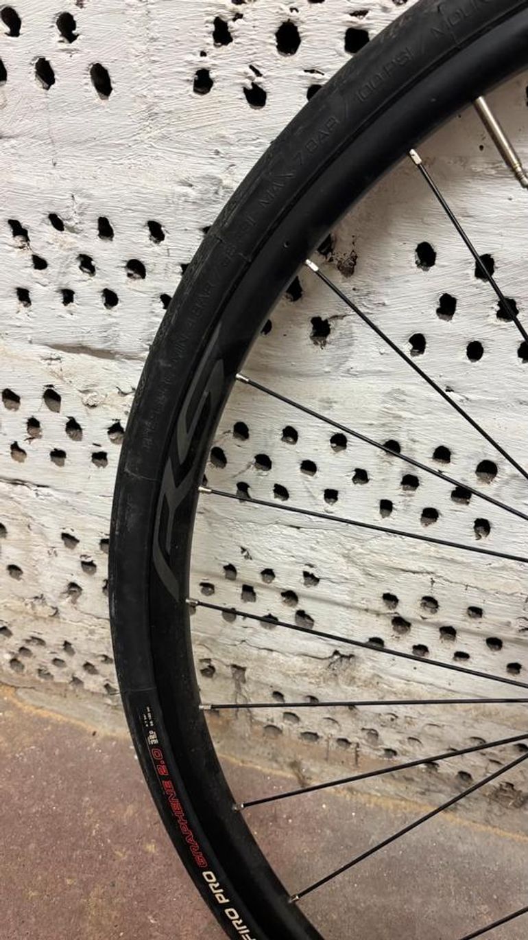 Used Shimano WH-RS171 700C Disc Laufradsatz Center Lock bike — image 2 of 4