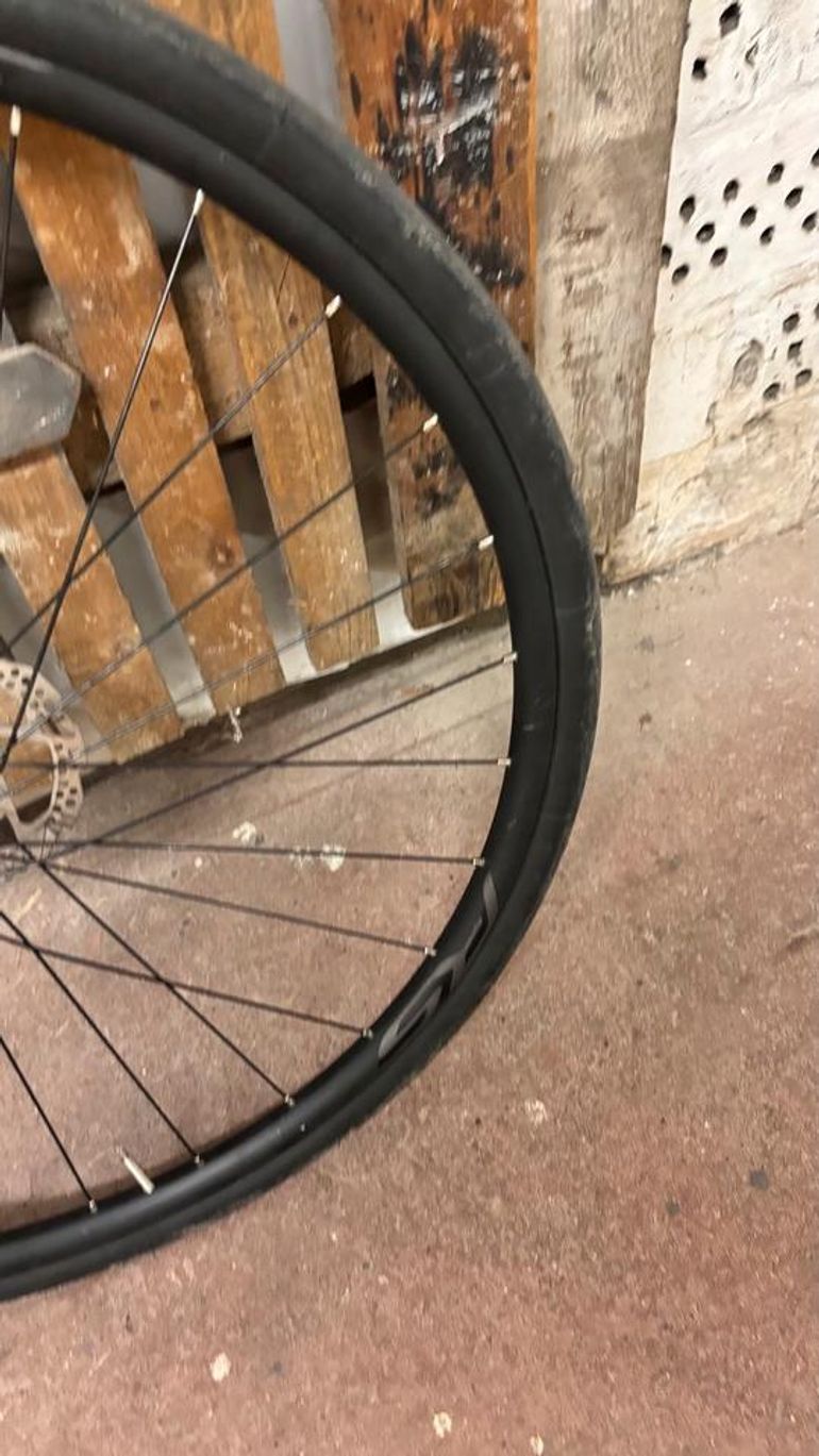 Used Shimano WH-RS171 700C Disc Laufradsatz Center Lock bike — image 4 of 4