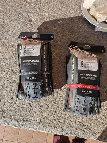 Vittoria Terreno Mix Graphene 2.0 700x45 Tyres & Tubes d'occasion