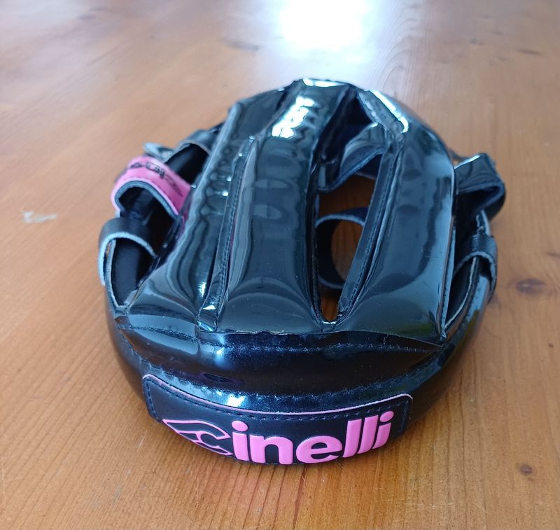 Tweedehands Cinelli In Pelle Nero Lucido Danese Scritte Viola Cycling Accessories