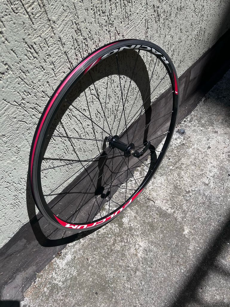 Used Fulcrum Racing 7 Wheels with Campagnolo 10v Freehub 2010 bike — image 5 of 6