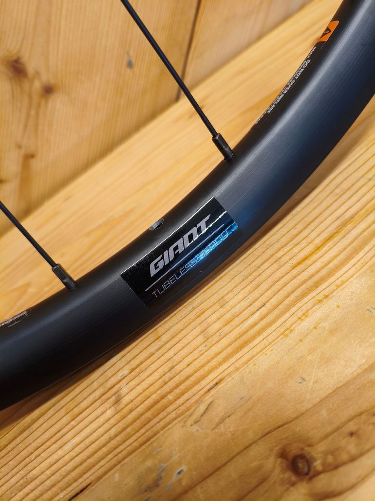 Used Giant PR2 Wheelset 2025 bike — image 4 of 7