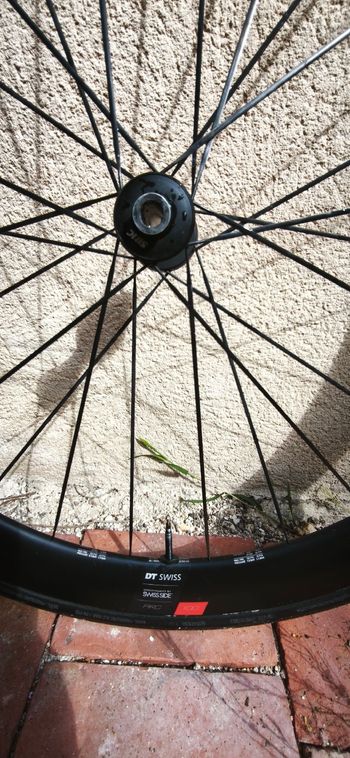Used Dt Swiss Roues 2025 bike — image 2 of 7
