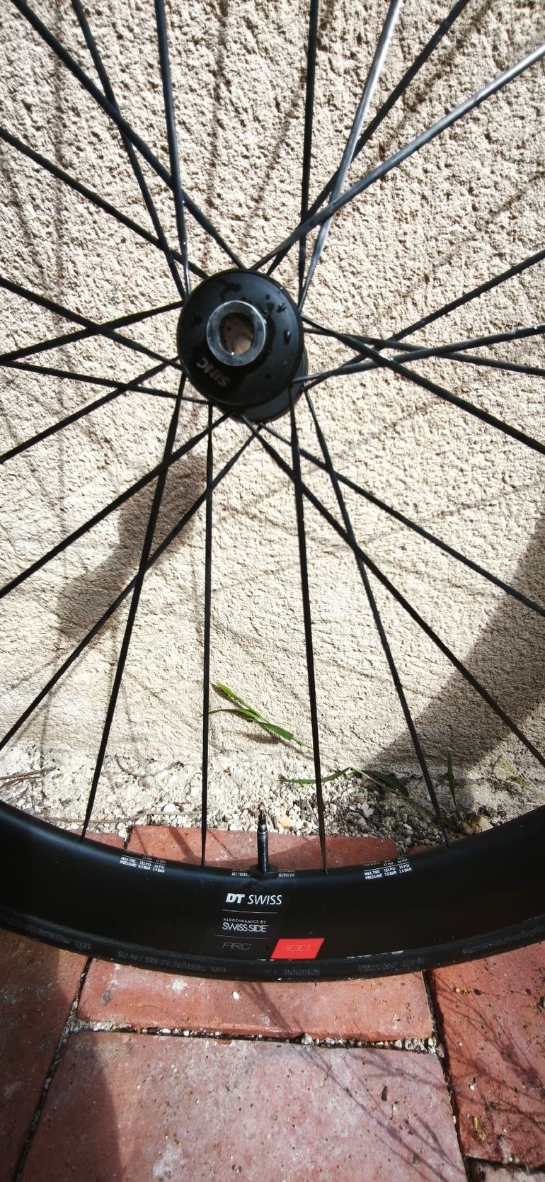 Used Dt Swiss Roues 2025 bike — image 2 of 7