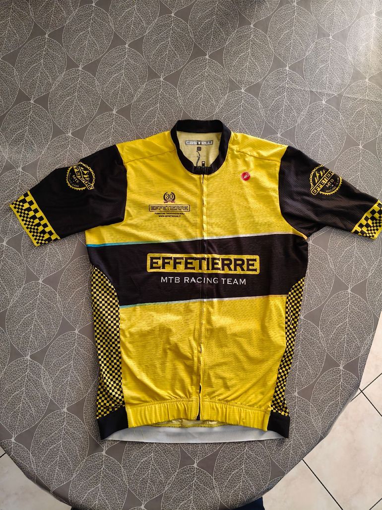 Used Castelli 2 x Kit Ciclismo 2025 bike — image 1 of 10