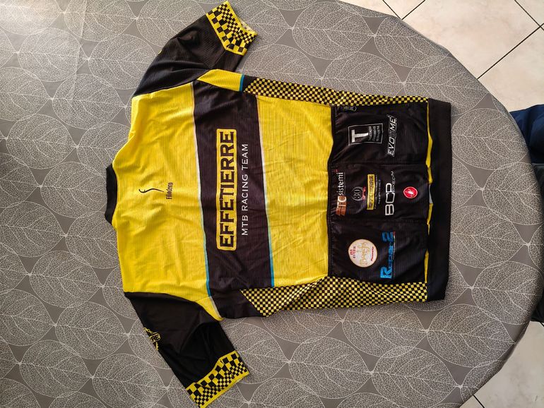 Used Castelli 2 x Kit Ciclismo 2025 bike — image 3 of 10