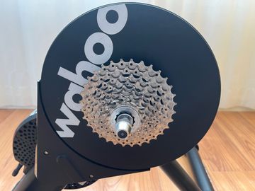 Brugt Wahoo KICKR CORE Smart Trainer 2021 bike — billede 2 af 5
