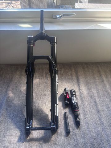 Used RockShox Flight Attendant ZEB 29” 160 2025 Fork
