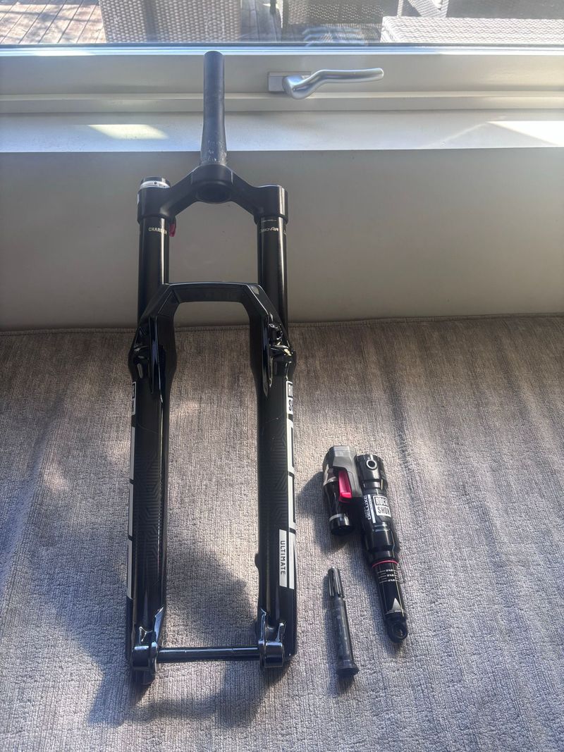 Tweedehands RockShox Flight Attendant ZEB 29” 160 2025 Fork