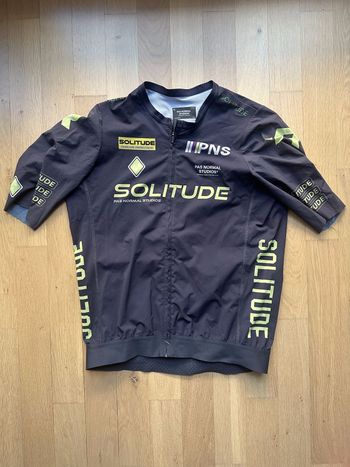Pas Normal Studios, Solitude Jersey