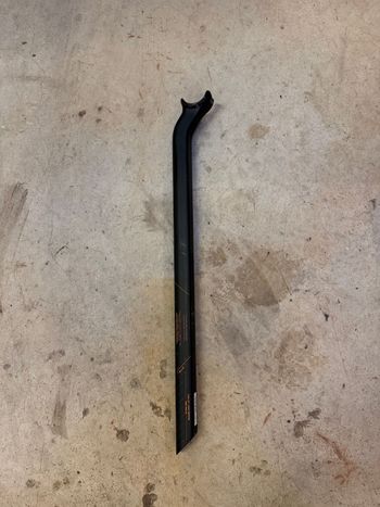 Rose, D-Shape Carbon Seatpost 25 mm setback 490 mm length