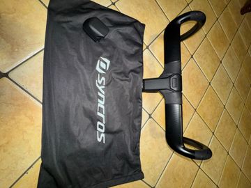 Syncros Creston 1.0 Aero Handlebar + Foil Aero 1.5 Stem 2024 Cockpit usato