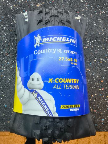 Used Michelin Copertone country grip bike — image 1 of 2