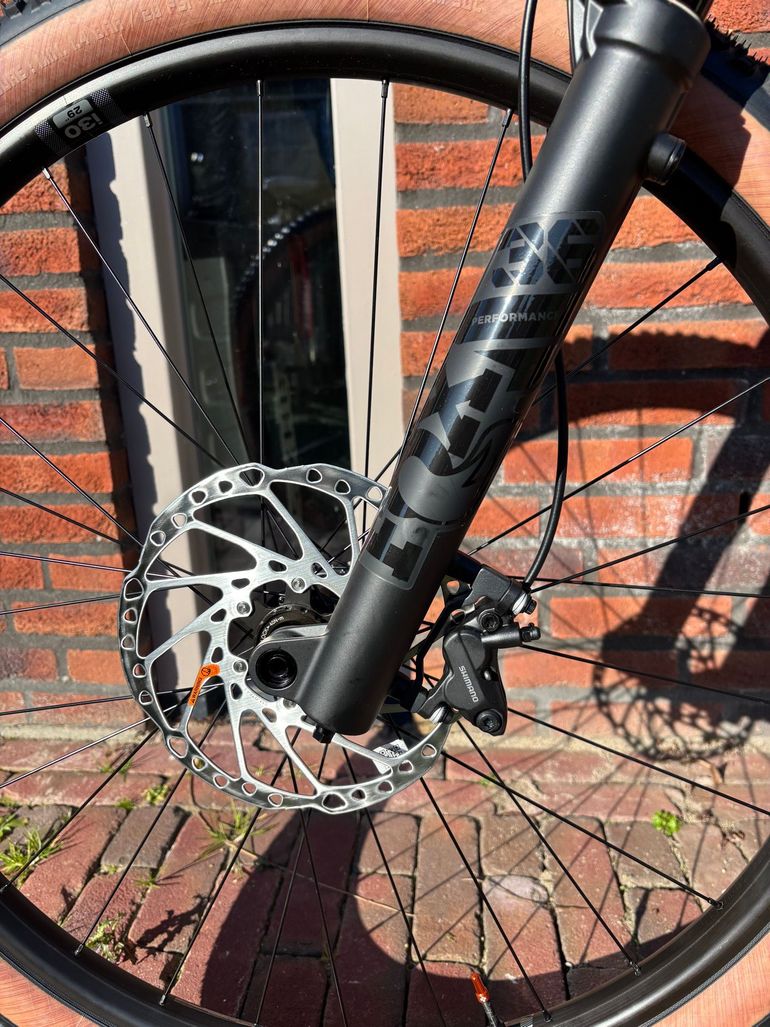Used Fox 36 performance 2025 bike — image 3 of 8