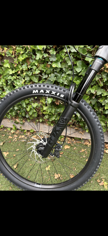 Used Fox 36 performance 2025 bike — image 5 of 8