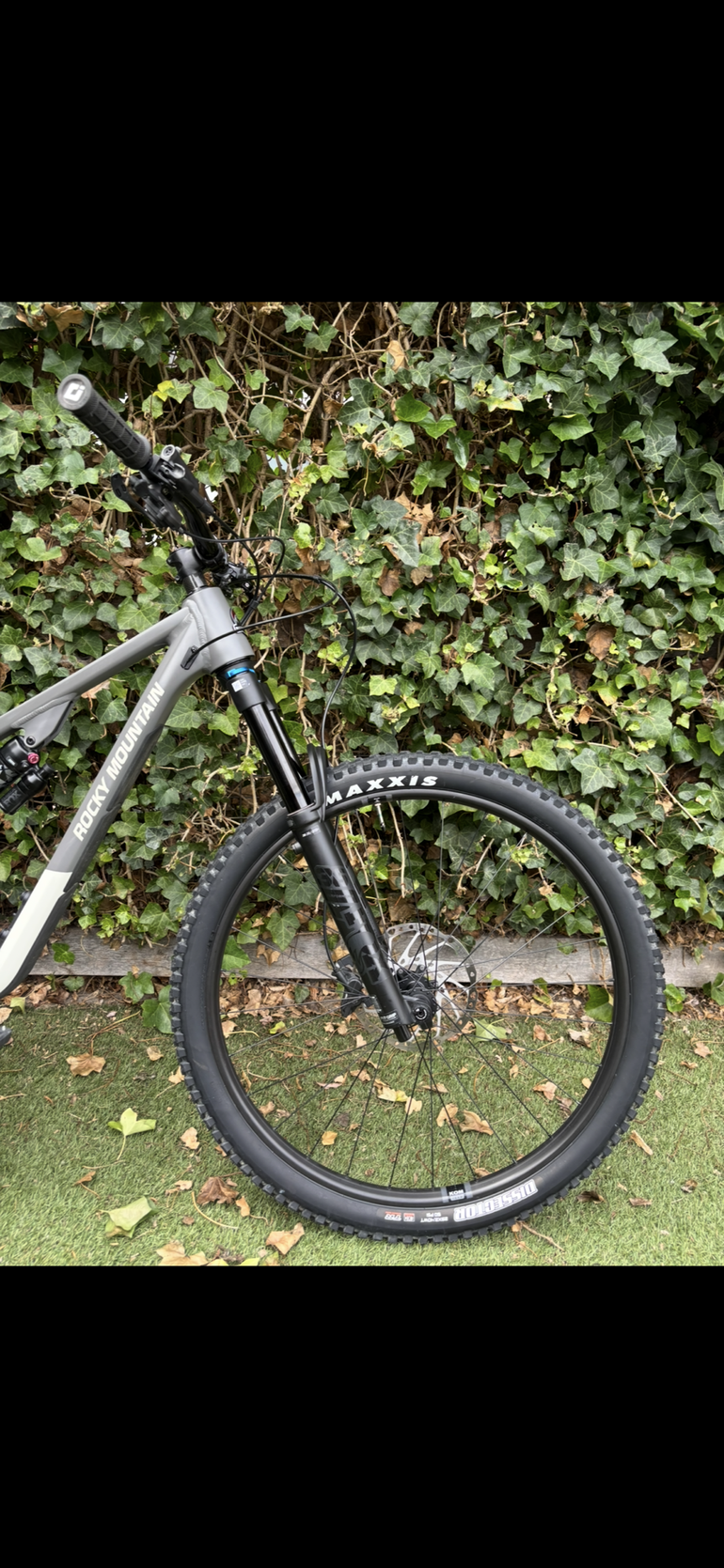 Used Fox 36 performance 2025 bike — image 4 of 8