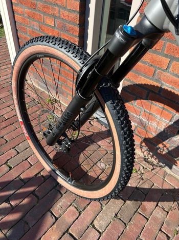 Used Fox 36 performance 2025 bike — image 2 of 8