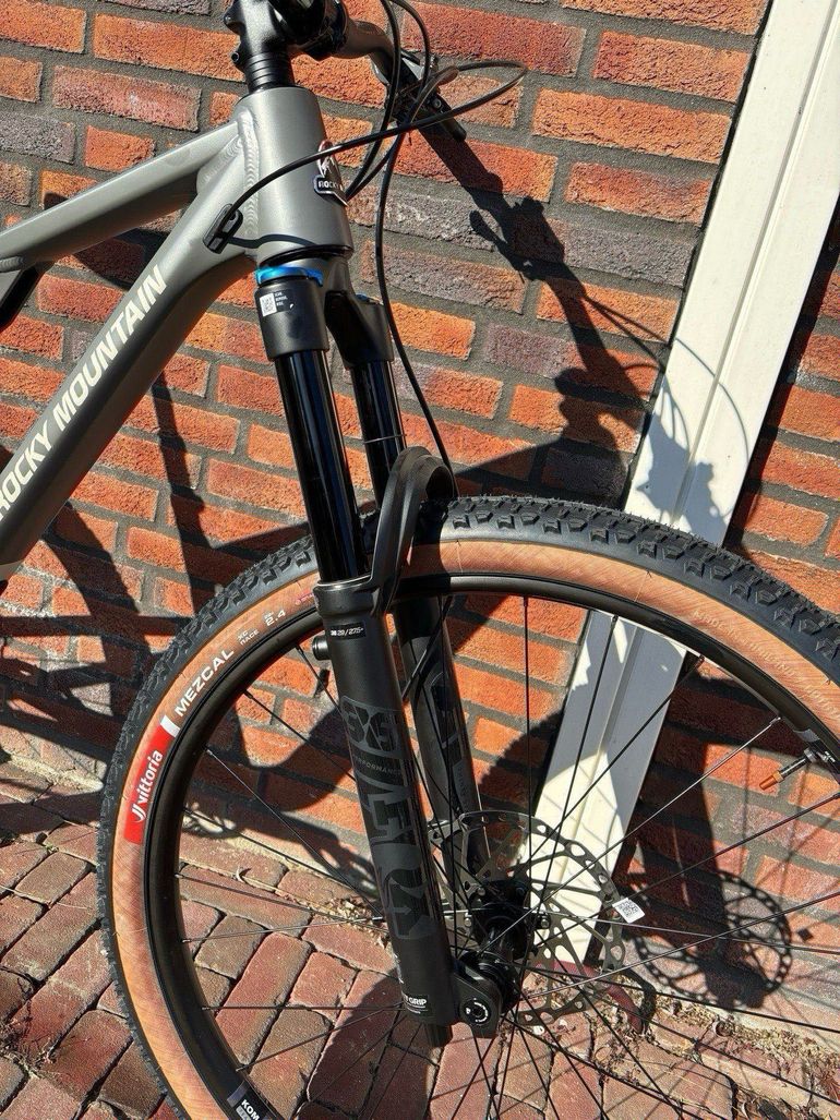 Used Fox 36 performance 2025 bike — image 1 of 8