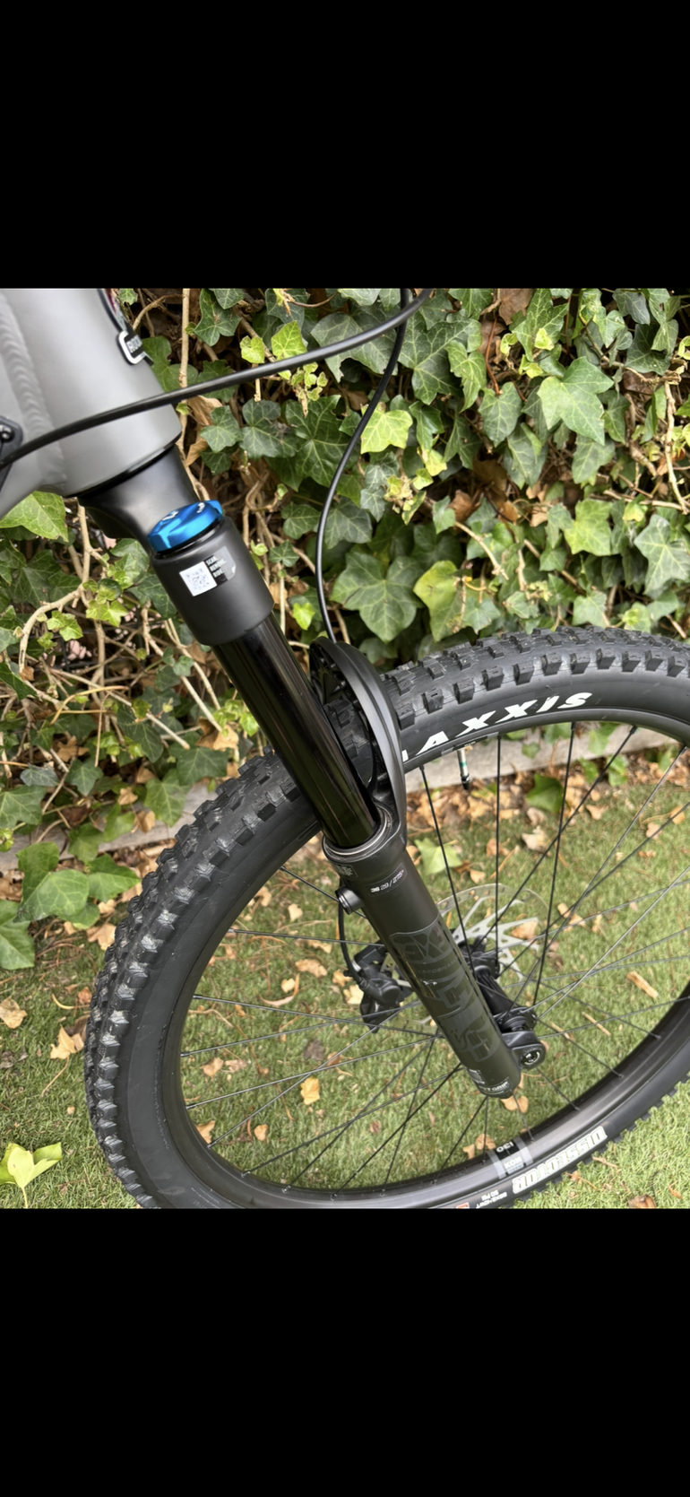 Used Fox 36 performance 2025 bike — image 6 of 8