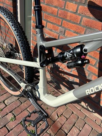 Used fox float X performance 2025 bike — image 5 of 6