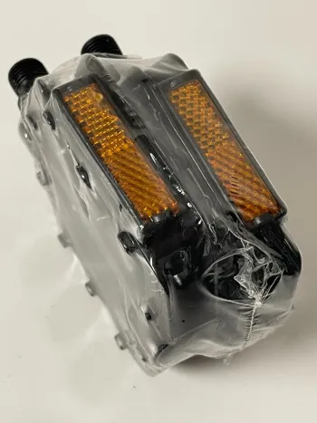 LDPE, Pedali bicicletta con catarinfrangenti
