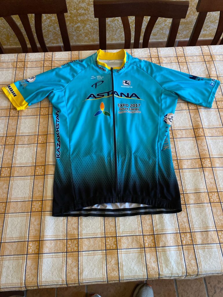Used Giordana Maglia Astana 2017 bike — image 1 of 7