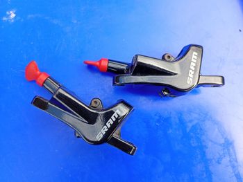 Sram, Level