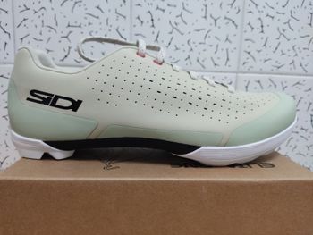 Sidi, Asper Laces
