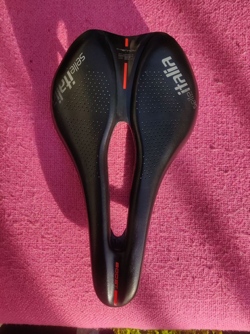 Used Selle Italia novus carbonio 2025 Saddles & Seatposts