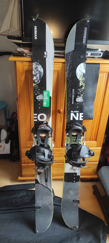 Used Capita Neo Slasher 154cm Splitboard with Plum Dari Bindings and Union Skins 2022 bike — image 2 of 7