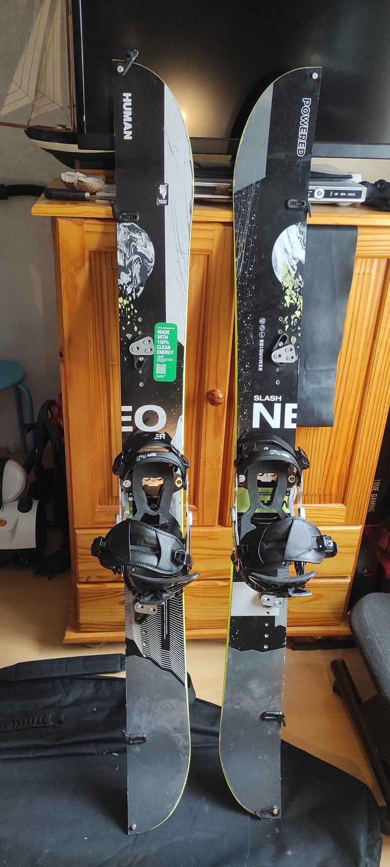 Used Capita Neo Slasher 154cm Splitboard with Plum Dari Bindings and Union Skins 2022 bike — image 2 of 7